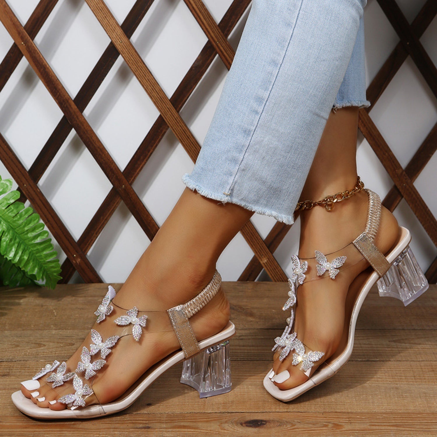 Butterfly Detail Open Toe Mid Heel Sandals - OMG! Rose